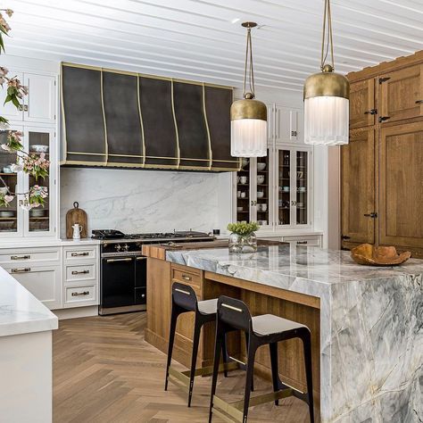 Christopher Peacock on Instagram: “Congrats to our Senior Designer @bethkupper on this gorgeous kitchen featured in @luxemagazine San Francisco edition. This beautiful home…” Christopher Peacock Kitchen, Peacock Kitchen, Christopher Peacock, Podcast Guest, Black Range, Kitchen Colour Schemes, Kitchen Concepts, Kitchen Nook, Gorgeous Kitchens