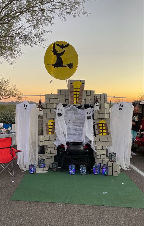 Golf cart haunted house trunk or treat. Pvc pipe and cardboard boxes. Trunk Or Treat Haunted House, House Trunk Or Treat, Haunted House Trunk Or Treat, Trunker Treat Ideas, Haunted House Diy, Idle Hands, Treat Ideas, Halloween Party Diy, Diy Backdrop