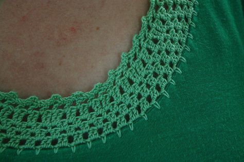 DIY Crochet neckline by Emily Lindberg, via Flickr Crochet Neckline, Crochet Yoke, Debbie Macomber, Crochet T Shirts, Crochet Collar, Shirt Refashion, Crochet Borders, 자수 디자인, Single Crochet Stitch