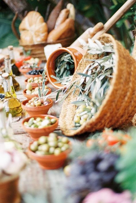 Italy Party Theme, Night In Italy, Mediterranean Party, Spanish Dinner, Paella Party, Spanish Party, Backyard Engagement Parties, Italy Party, Mediterranean Wedding