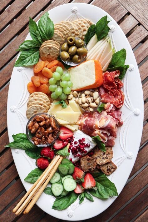 The Best Spring Cheese Board Spring Charcuterie Board Ideas, Spring Charcuterie, Spring Eats, Holiday Cheese Boards, Lady Decluttered, Easter Gathering, Cheese And Crackers, Fingerfood Party, Antipasto Platter