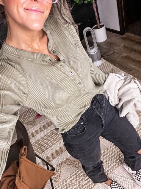 Green Henley Outfit Women, Women’s Henley Outfit, Henley Shirt Women Outfit Aesthetic, Women Henley Shirt Outfit, Brown Henley Outfit, Long Sleeve Henley Outfit, Henley Outfit Women's, Henley Tops Aesthetic, Henley Shirt Women Outfit