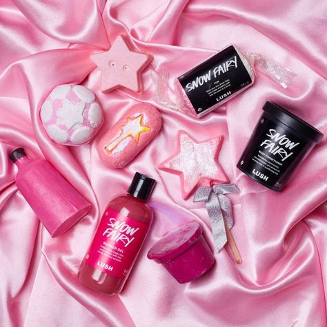 Lush Cosmetics created a Snow Fairy Jelly Bomb, and the scent is a fan favorite - HelloGiggles Lush Aesthetic, Lush Christmas, Body Conditioner, Homemade Cosmetics, Lush Bath, Lush Products, Snow Fairy, Lush Cosmetics, Nail Health