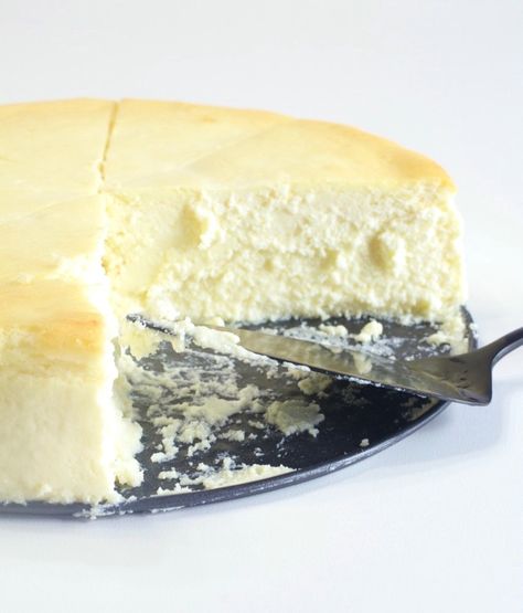 Creamy Crustless New York Cheesecake - Meet the most decadent cheesecake ever! With its creamy, rich and dense texture, it's the royalty of cheesecakes! Get the recipe over at My Country Table.com. #cheesecake #newyorkcheesecake #royalcheesecake #dense #creamy #creamycheesecake Authentic Italian Cheesecake Recipes, Cheesecake With Ricotta Cheese, Ricotta Cheese Recipes Dessert, Savory Cakes, Ricotta Cheesecake, Italian Cream, Gf Flour, New York Cheesecake, Italian Desserts