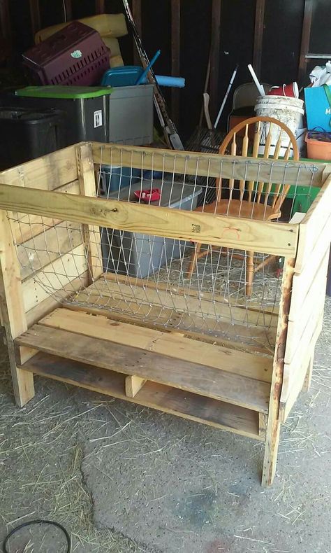 Pallet Hay Feeder, Diy Goat Hay Feeder, Hay Feeder For Goats, Diy Hay Feeder, Goat Hay Feeder, Goat Feeder, Goat Playground, Goat Toys, Goat Shed