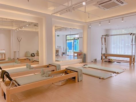 Pilates Home Studio, Pilates Yoga Studio, Pilates Room, Pilates Home, Workout Room Home, Desain Pantry, Studio Pilates, Yoga Studio Design, Pilates Equipment