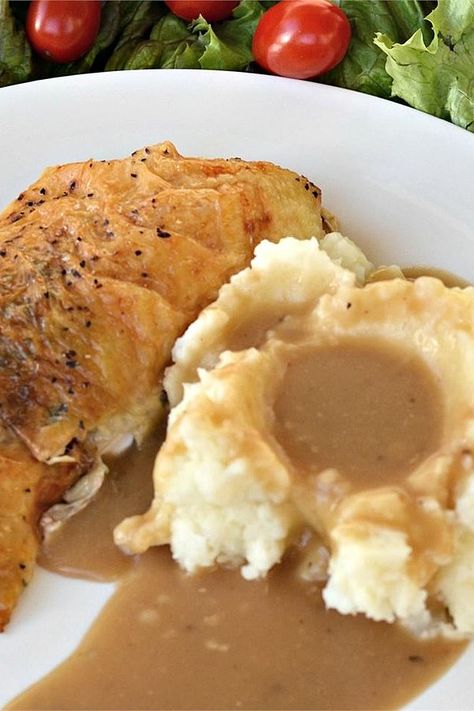 Roast Chicken Pan Gravy | "The smoothest gravy I have ever made! Delicious as well! Thank you for giving me the tools to let my fiancé think I'm amazing in the kitchen!" #thanksgiving #thankgivingrecipes Roasted Chicken Gravy Recipe, Brunch Casseroles, Homemade Gravy Recipe, Panini Recipes Chicken, Roast Gravy, Chicken Gravy Recipe, Roast Chicken And Gravy, Pan Gravy, Chicken Shawarma Recipe