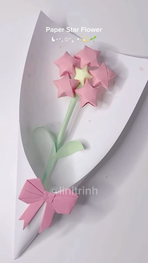 Crafts For Girlfriend, Diy Crafts For School, Pinterest Diy Crafts, Diy Father's Day Gifts, How To Make Paper Flowers, Celebrate Mom, Origami Flowers, Paper Garland, Paper Stars