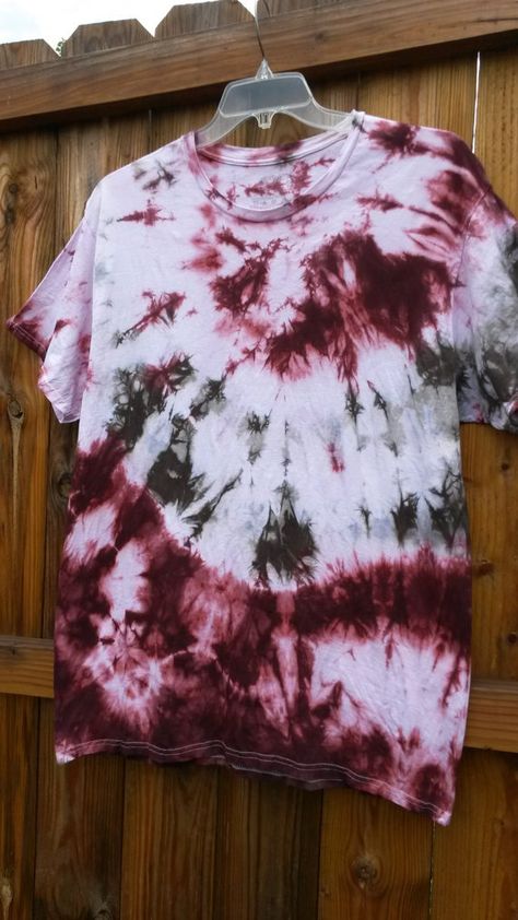 How To Paint Shoes, Paint Shoes, Tie Dye Shirts Patterns, Ty Dye, Tie Dye Patterns Diy, Diy Tie Dye Shirts, Tie Dye Sweatpants, Tie Dye Crafts, Tie Dye Fashion