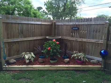 Corner Fence Landscaping, Backyard Corner, Corner Fence, Corner Landscaping, Dream Backyard Garden, Corner Garden, Garden Area, Fence Landscaping, Garden Yard Ideas