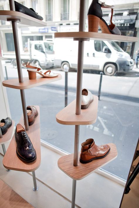 Shoes Display Design, Shoe Store Design, Store Shelves Design, Church Interior Design, Retail Store Interior Design, Shoe Room, Window Display Design, Retail Store Interior, Furniture Details Design