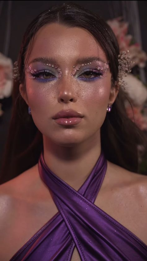 Fairytale Makeup Ideas, Crystals Makeup Look, Fairy Tale Makeup Ideas, Eye Makeup For Purple Dress, Universe Makeup, Aphrodite Makeup Goddesses, Genie Makeup Look, Purple Makeup Aesthetic, Enchanted Makeup