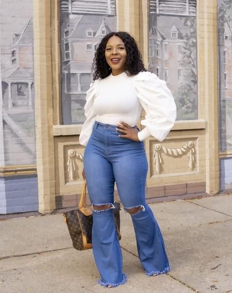 Bell Bottom Jeans Outfit, Curvy Model, Jeans Outfit, Curvy Girl Outfits, Curvy Outfits, Bell Bottom, Birthday Outfit, White Top, Model Measurements