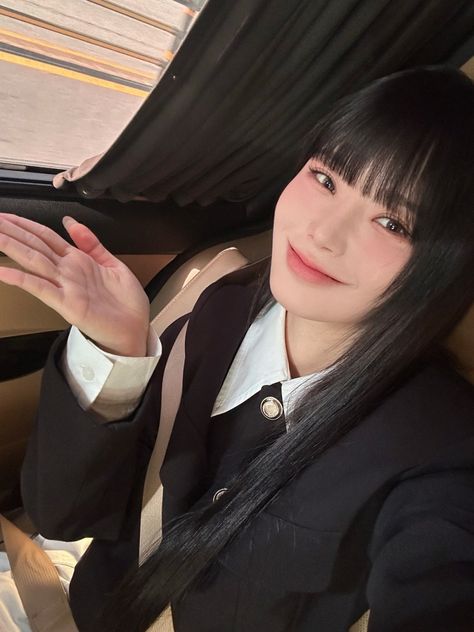 FIFTY FIFTY's Keena reveals her new adorable full bang hairdo Keena Fifty Fifty, Full Bangs, Fifty Fifty, Pose For The Camera, Pop Idol, December 7, Social Media Platforms, Kpop Idol, South Korean Girls