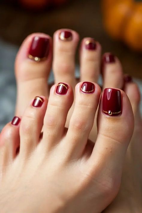 December Toe Nails, Christmas Toenails, Toe Nail Ideas, November Nail Art, Toe Nail Design, Christmas Toes, Bat Nails, December Nails, Toe Nail Color