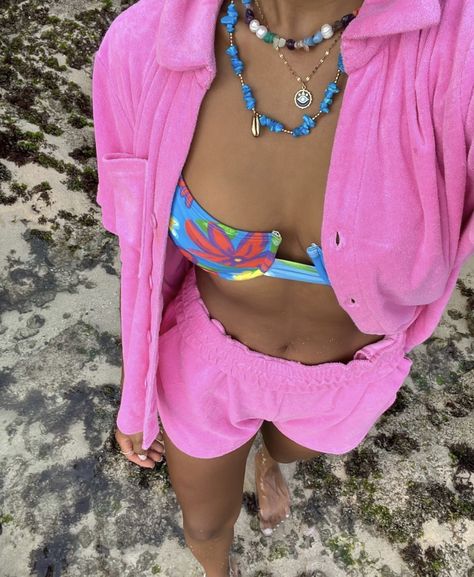 Colourful vibrations 🌈🐬🌺🐚 Pink Shirt Outfits, Polo Set, Jamaica Outfits, Spirit Week Outfits, Holiday Outfits Summer, Shirt Outfits, Terry Towelling, Cruise Outfits, Europe Fashion