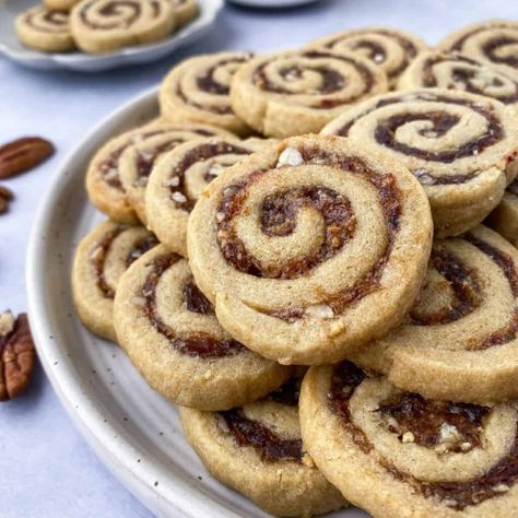 Date Pinwheel Cookies - Live to Sweet Pecan Pinwheels Recipe, Date Pinwheel Cookies, Pecan Rolls Recipe, Pinwheel Cookies Recipe, Swirl Cookies, Cookie Dough Filling, Icebox Cookies, Date Cookies, Sugar Dough