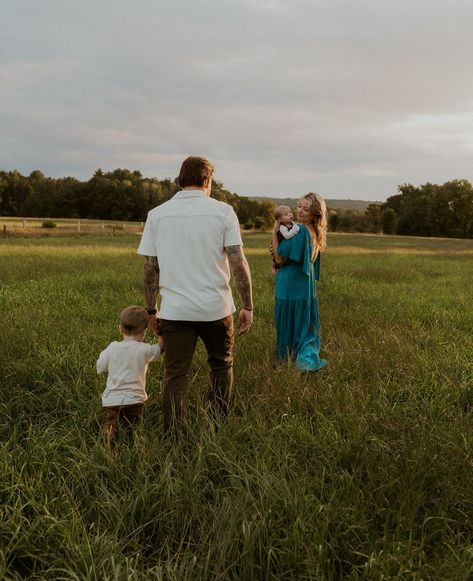 And then there were four 🕊️ This beautiful family came back for more and I couldn’t feel more thankful to continue capturing such sweet moments in their lives! #familyphotographer #photographer #newhampshire #newbornphotography Family Photoshoot Plus Size, Photoshoot Plus Size, Then There Were Four, Sweet Moments, Beautiful Family, Family Photoshoot, New Hampshire, Family Photographer, Newborn Photography