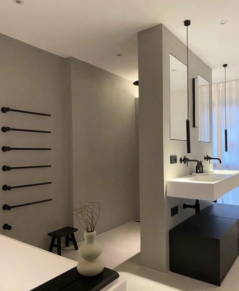 White Black Bathroom, Bad Inspo, Bad Modern, Sleek Bathroom, Clean Bathroom, Bathroom Redesign, Bathroom Inspiration Decor, Dream House Rooms, Bathroom Design Luxury