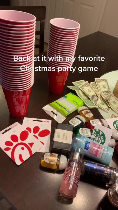 Mo on TikTok Christmas Eve Games, Fun Family Christmas Games, Funny Christmas Games, Christmas Gift Games, Christmas Party Activities, Xmas Games, Fun Christmas Party Games, Fun Christmas Games, Christmas Games For Family