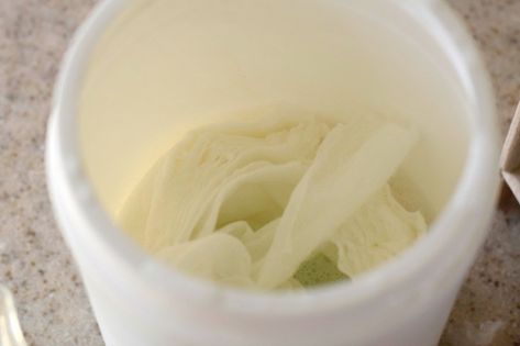 DIY Dog Paw Wipes and Spray (Only a Few Cheap Ingredients!) Diy Dog Spray, Cheap Ingredients, Dog Spray, Clorox Wipes, Paw Cleaner, Trendy Diy, Homemade Baby, Diy Dog, Dog Obedience