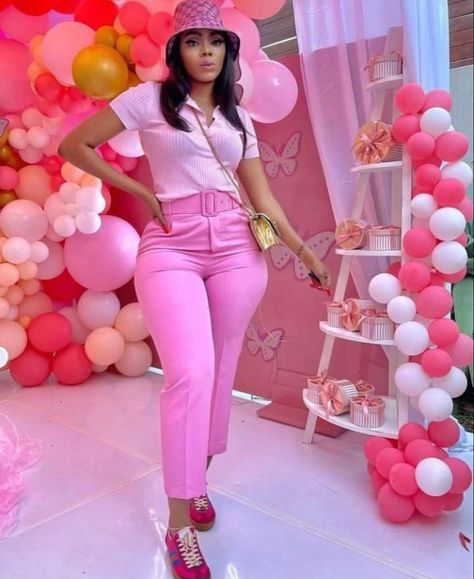 Streetwear Meets Pastel: How to Incorporate Pink into Streetwear Outfits for Black Women Outfits For Black Women, Stylish Black Women, Pink Graphic Tee, Pink Everything, Pink Sundress, Color Combos Outfit, Grey Skirt, Hello Fashion, Business Outfits Women