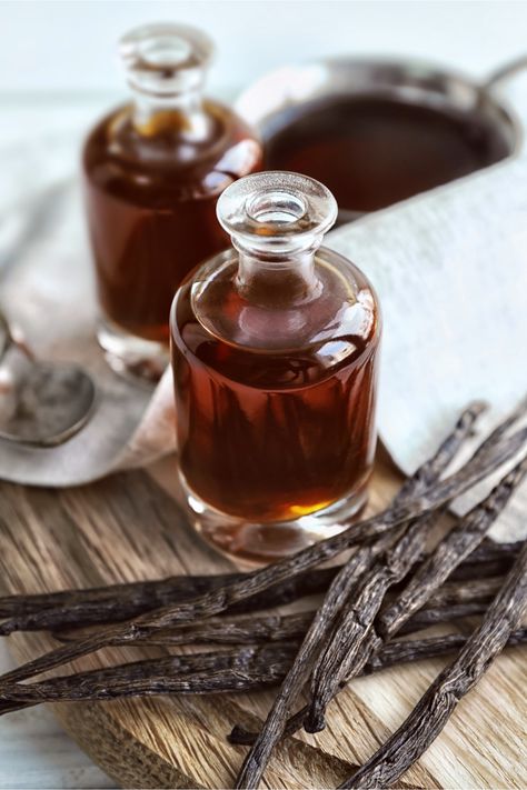 Homemade Bourbon Vanilla Extract Recipe | Good Life Eats Substitute For Vanilla Extract, Make Vanilla Extract, Vanilla Extract Recipe, Vegan Perfume, Homemade Vanilla Extract, Gemini And Virgo, Earthy Fragrance, Vanilla Perfume, Roll On Perfume