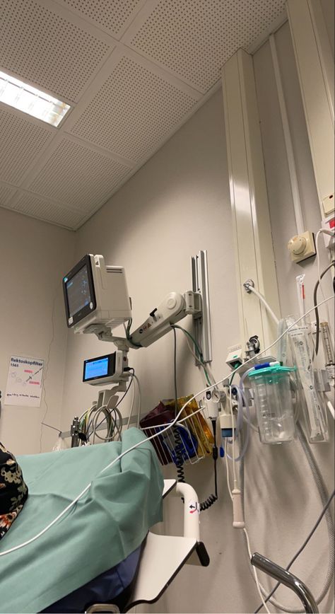 Hospital Bed Pov, Hospital Surgery Room, Emergency Room Pictures, Patient In Hospital Bed, Hospital Room Snapchat Night, Hospital Reference, Hospital Snap, Uk Hospital, Candle Photography Dark