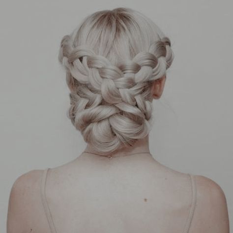 Valyrian Hairstyle, Targaryen Hair Aesthetic, Rhaenyra Targaryen Hairstyle, Fantasy Updo, White Braided Hair, Targaryen Hairstyles, Targaryen Hair, Medieval Hairstyles, Long White Hair