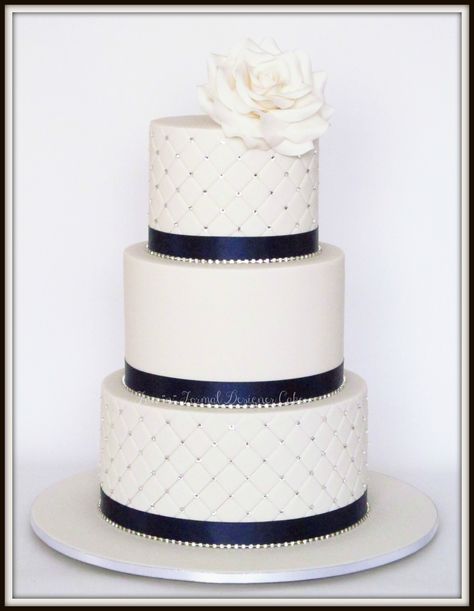 Quilted wedding cake. Navy Wedding Cake Ideas, Svadbene Torte, African Wedding Cakes, 25th Wedding Anniversary Cakes, White Silver Wedding, Cream Wedding Cakes, Wedding Cake Navy, Black And White Wedding Cake, Buttercream Cake Designs