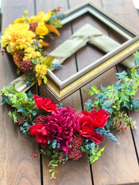 Picture Frame Wreaths, Frame Wreaths, Frame With Wreath, Wall Hanging Paper Craft, Diy Paper Wall Hanging, Picture Frame Wreath, Diy Picture Frame, Fake Flower Arrangements, Empty Frame