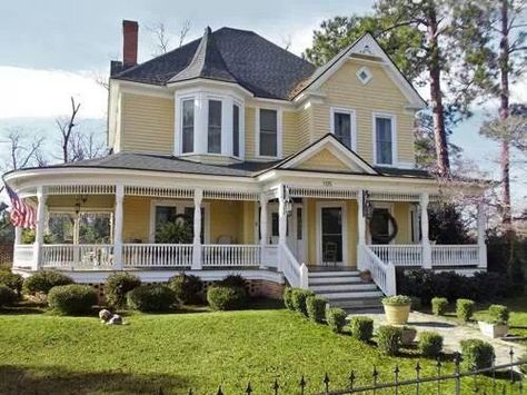 Beautiful old farm house .... House Styles Exterior, Victorian Porch, Yellow House, Southern Homes, Yellow Houses, Victorian Houses, Victorian Architecture, Beautiful Houses, House With Porch