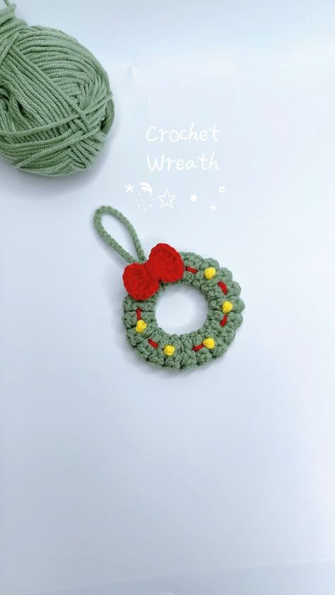 Instagram Christmas Wreath Crochet, Wreath Crochet, Knit Christmas Ornaments, 2023 Crochet, Crochet Christmas Trees Pattern, Crochet Christmas Wreath, Wreath Ornaments, Crochet Wreath, Crochet Tutorial Pattern