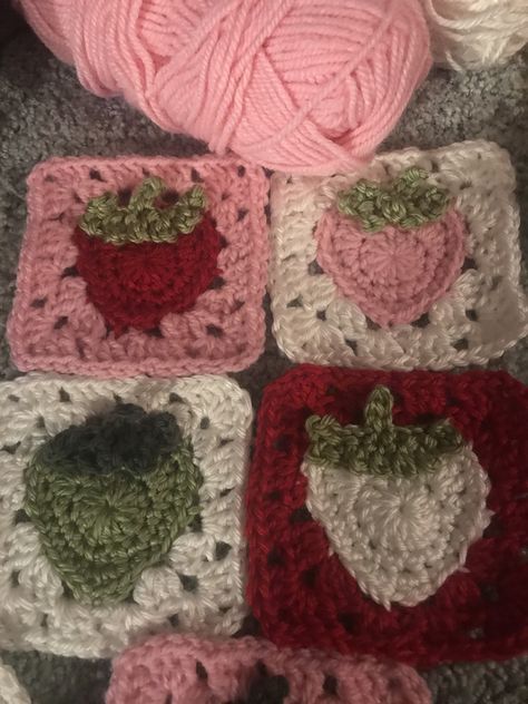 strawberry crochet Strawberry Shortcake Crochet Blanket, Strawberry Blanket Crochet, Strawberry Shortcake Crochet, Strawberry Blanket, Strawberry Crochet, Blanket Crochet, Strawberry Shortcake, Granny Square, Crochet Projects