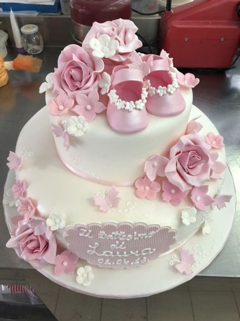 Christening Cake Girls, Girl Shower Cake, Easy Baby Shower, Pink Baby Shower Cake, Pastel Baby Shower, Baby Shower Cakes Girl, Baby Shower Cake Pops, Simple Baby Shower