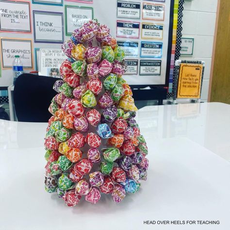 Joanne Miller on Instagram: “This is what I’ve resorted to the last few weeks of school (and right before testing)…a lollipop tree! 😳🤞 On this tree there are 4-5…” Lollipop Theme Christmas Tree, Lollipop Trees, Lollipop Tree Diy, Lollypop Christmas Tree, Sucker Tree, Lollipop Tree, Gift Tag Labels, Problem And Solution, Candy Bouquet