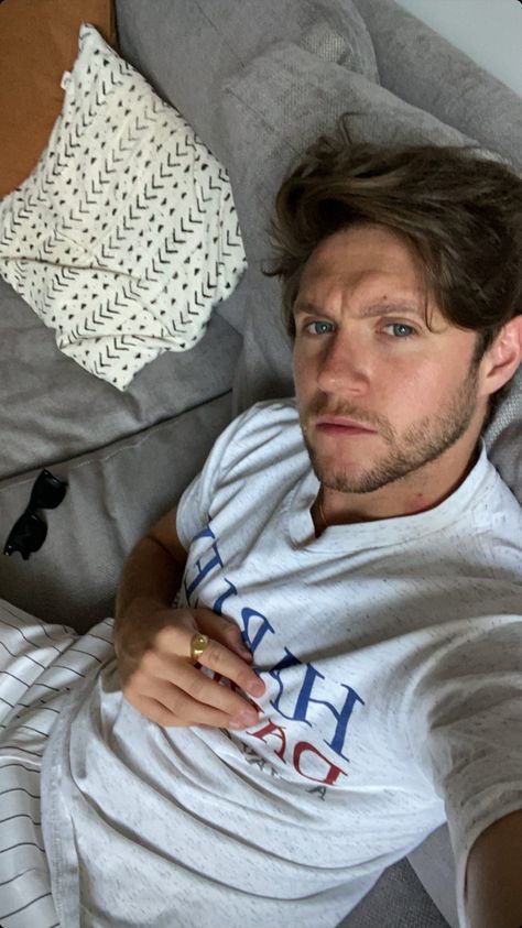 Niall es un amorr Niall Horan Baby, Irish Potato, Irish Singers, Niall And Harry, Hello Lover, One Direction Photos, Irish Princess, Irish Boys, One Direction Pictures