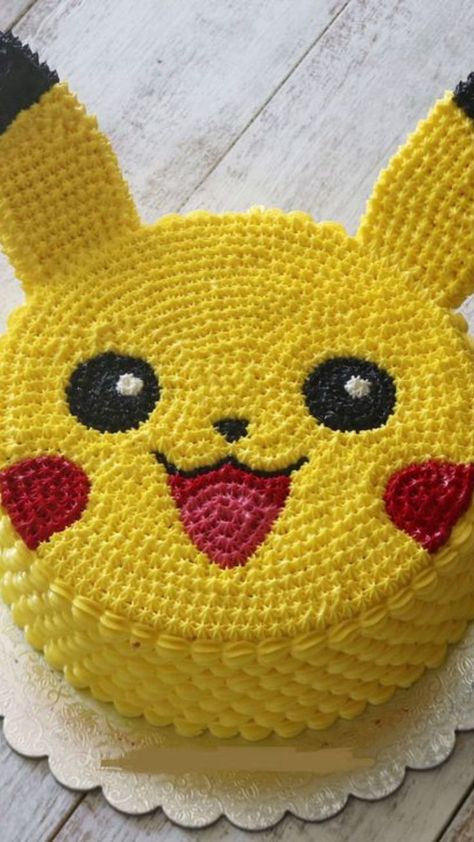 Pikachu Cake Ideas, Pikachu Cake Birthdays, Bolo Pikachu, Pokemon Party Decorations, Pokémon Cake, Pikachu Party, Pokemon Themed Party, Pokemon Birthday Cake, Pikachu Cake