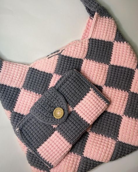 The Checkered Tote bag and Wallet Price: As a piece Small: Tote bag- 6,500naira. Wallet- 3500naira Medium : Tote bag- 9,500naira. Wallet- 4000naira Large: Tote bag- 17,000naira. Wallet- 5000naira As a set: Small: 9,500 naira Medium: 14,000 naira Large: 21,000 naira Only one piece of each available for immediate delivery. But all available on order. With variety of color combinations you want. Measurements will be coming soon 😊✌🏽👍🏾 #totebag #kafnahcrafts #handmade #handmadewi... Crochet Bag Color Combination, Checkered Tote Bag, 2 Color Combinations, Crochet Tote Bag, Crochet Tote, Medium Tote, Small Tote, Color Combo, Large Tote