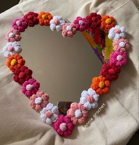 Crochet Mirror, Flower Mirror, Mode Crochet, Crochet Inspo, Crochet Decoration, Crochet Home Decor, Crochet Fashion Patterns, Crochet Flower Tutorial, Fun Crochet Projects