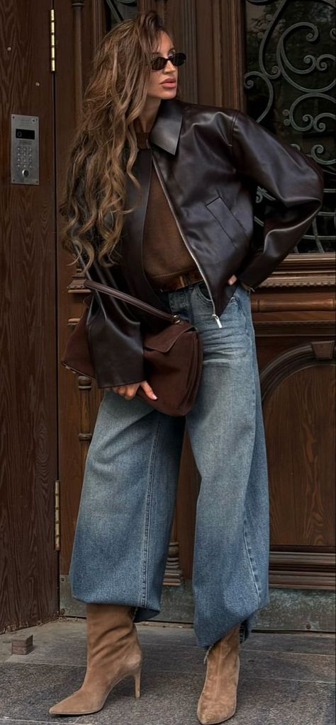 STREET STYLE 2024 FALL Fall Heels, Emmys Red Carpet, Ny Outfits, Estilo Country, Jacket Denim, Autumn Street Style, Outfit Inspo Fall, Casual Street Style, Denim Outfit