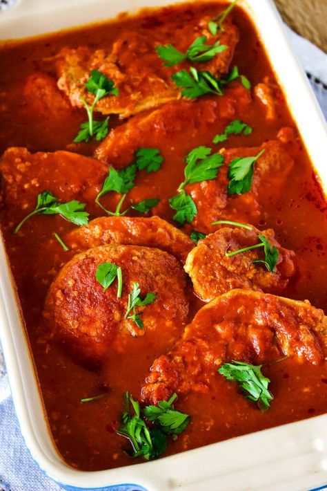 Roasted Pork in Tomato Sauce Pork In Tomato Sauce, Romanian Recipes, Harvest Food, Pork Cutlet, Pork Bacon, Roasted Pork, Pork Cutlets, Tenderloin Recipes, Holiday Dessert Recipes