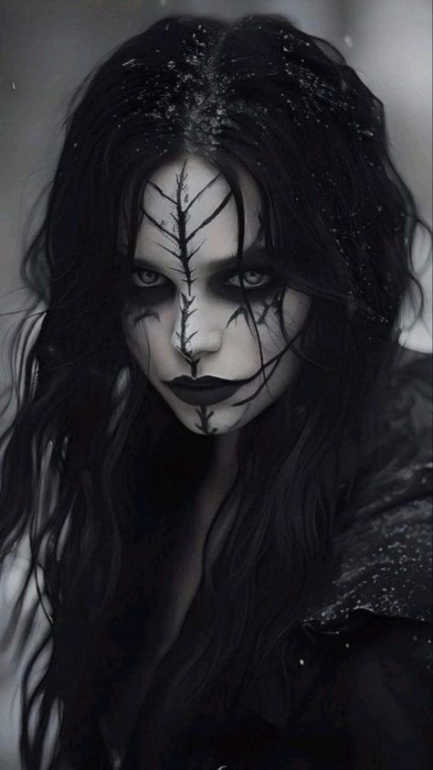 Queen Of Darkness Makeup, Face Reference Colorful, Witch Horror Art, Black And White Witch Makeup, Halloween Makeup Ideas Witch, Halloween Hot Makeup, Scary Witch Costume Ideas, Demon Costume Makeup, Female Grim Reaper Makeup