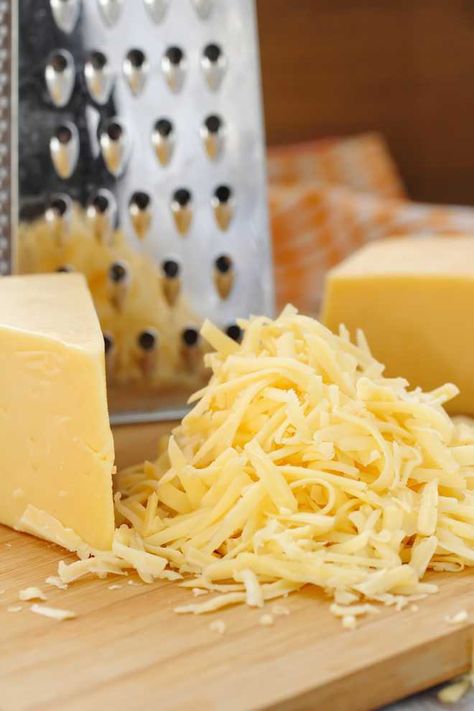 You've been grating cheese wrong your whole life Food For Period, Baby Led Weaning Recipes, Cheese Wrap, Weaning Recipes, Food Additives, Grated Cheese, How To Make Cheese, Vegan Cheese, Melted Cheese