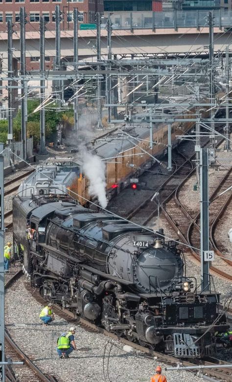 American Steam Locomotives, Train Tracks Photography, Union Pacific Train, Big Boy 4014, Planes Trains Automobiles, Steam Engine Trains, Railroad Pictures, Rail Transport, Union Pacific Railroad