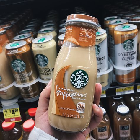 Starbucks Caramel Frappuccino, Mocha Cookie Crumble, Starbucks Mocha, Starbucks Bottles, Caramel Frappuccino, Starbucks Caramel, Starbucks Coffee Drinks, Easy Coffee Recipes, Coffee Shot