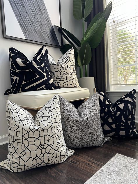 interiorbyashleighp– The Ashleigh P. Collection Decoration Ideas Living Room, Pillow Combinations, Upholstery Ideas, Simple Home Decoration, Animal Print Pillows, Living Room Decor Inspiration, Living Room Design Inspiration, Home Makeover, Home Remodel