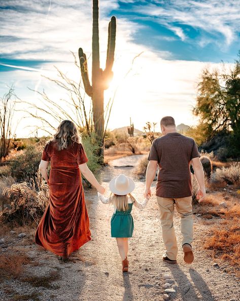 Arizona Scenery, Summer Family Portraits, Cactus Arizona, Desert Scenery, Family Photoshoots, Arizona Photography, Beautiful Desert, Desert Photography, Photo Focus