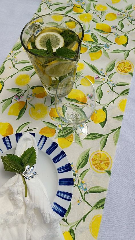 MyCreativeLandDesign - Etsy Czech Republic Lemon Table Runner, Summer Gathering, Lemon Print, Linen Table Runner, Summer Parties, Rectangular Table, Dining Linens, Czech Republic, Plein Air