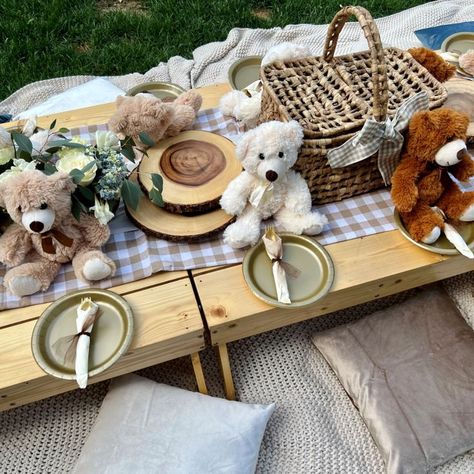 This sweet Teddy Bear Picnic was done for a lucky little boys first birthday party! We have been swooning over the details, from the fresh neutral color palette to our signature themed My Pop Up Party tent! This is definitely a new favorite! Teddy Bear Plushies, Teddy Bear Birthday Theme, Boys First Birthday Party, Teddy Bear Picnic Birthday Party, Woodland Fairy Birthday Party, Pop Up Party, Baby Shower Teddy Bear, Teddy Bear Birthday Party, Picnic Baby Showers